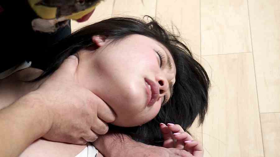 首絞め拷問で気絶してしまったマゾ女