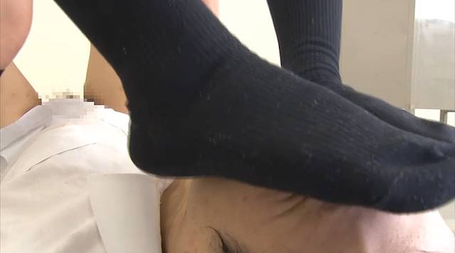 女子校生 金蹴り研究会009